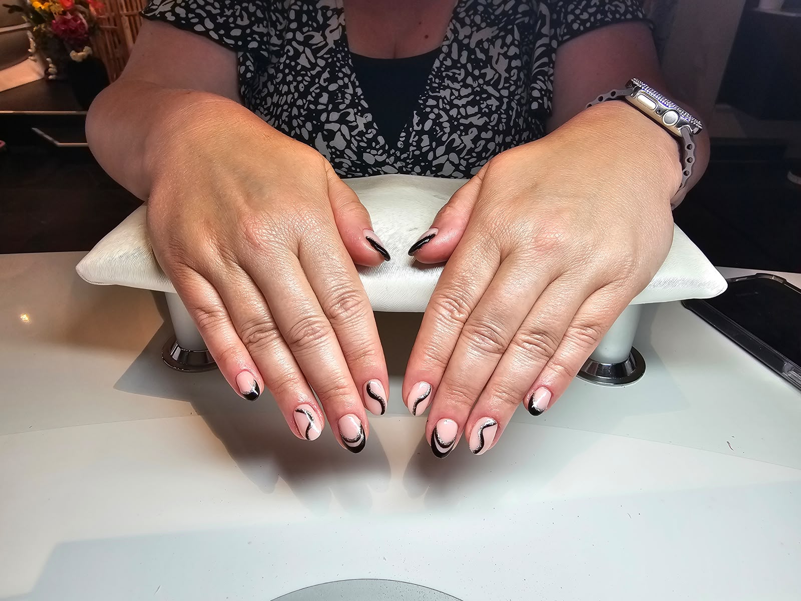 TR3S werk — 02 · Nails & Lashes