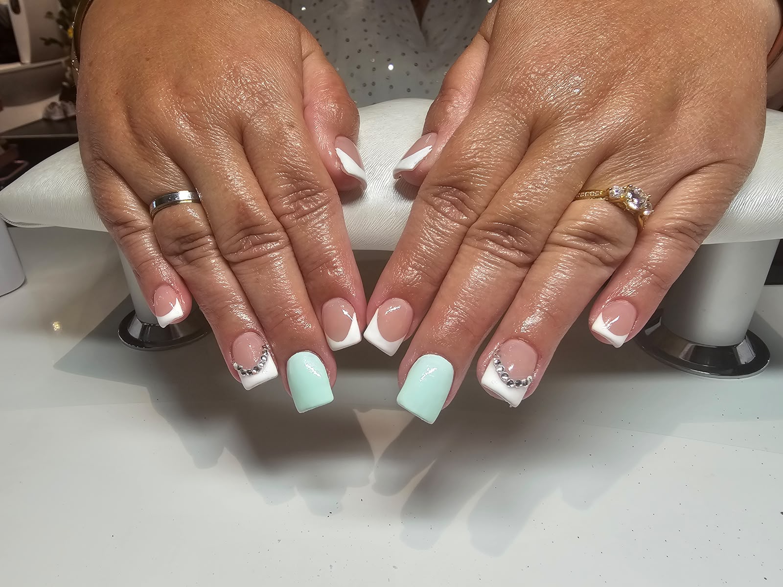 TR3S werk — 02 · Nails & Lashes
